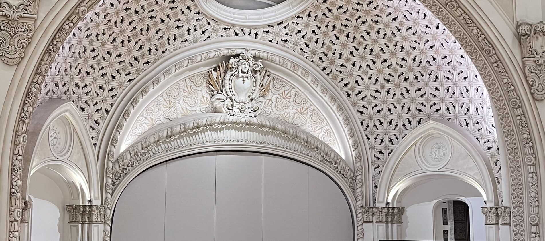 Exploring the Apple Tower Theatre: A Stunning Blend of History & Tech in LA